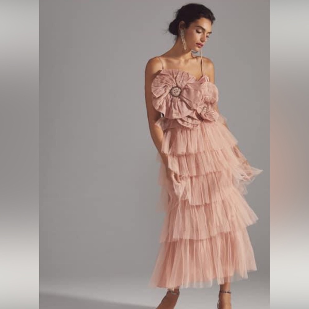 🩷Anthropologie Kavita Bhartia Rosette Tiered Gown🩷